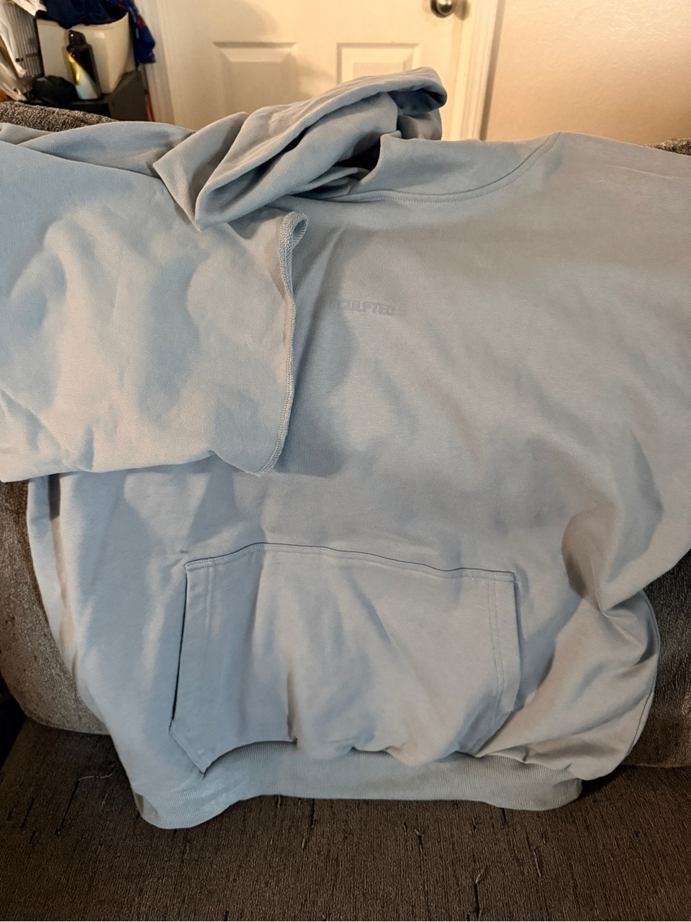 Sculpted oversized quarter sleeve pump cover